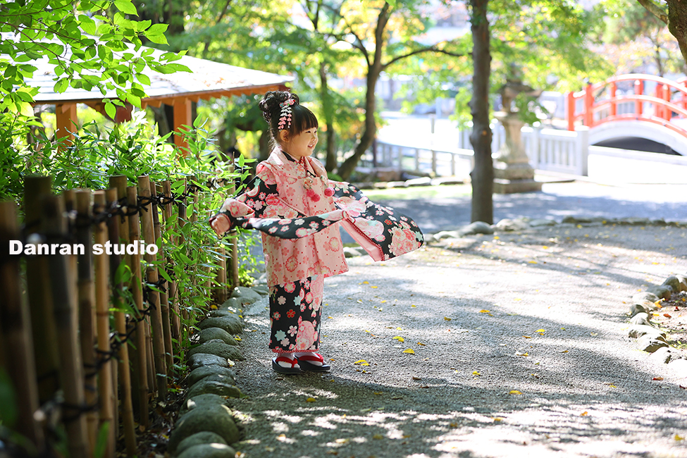 山口県下関市で七五三の出張撮影のカメラマンはだんらんスタジオへ