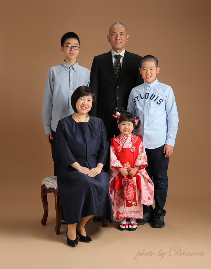 山口県下関市で、家族写真が人気の写真館だんらんスタジオ(住吉神社さんから車で約１０分)