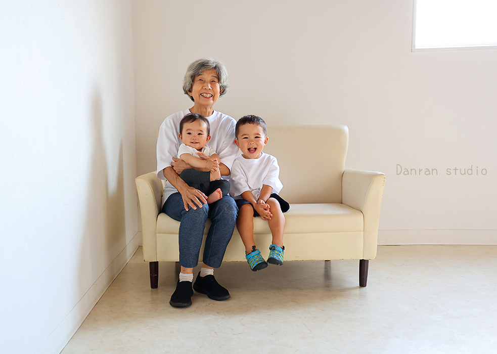 家族写真の時にお孫さんと一緒もパシャリ｜山口県下関市